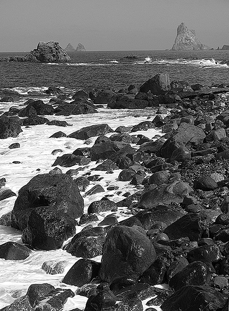 Shore boulders